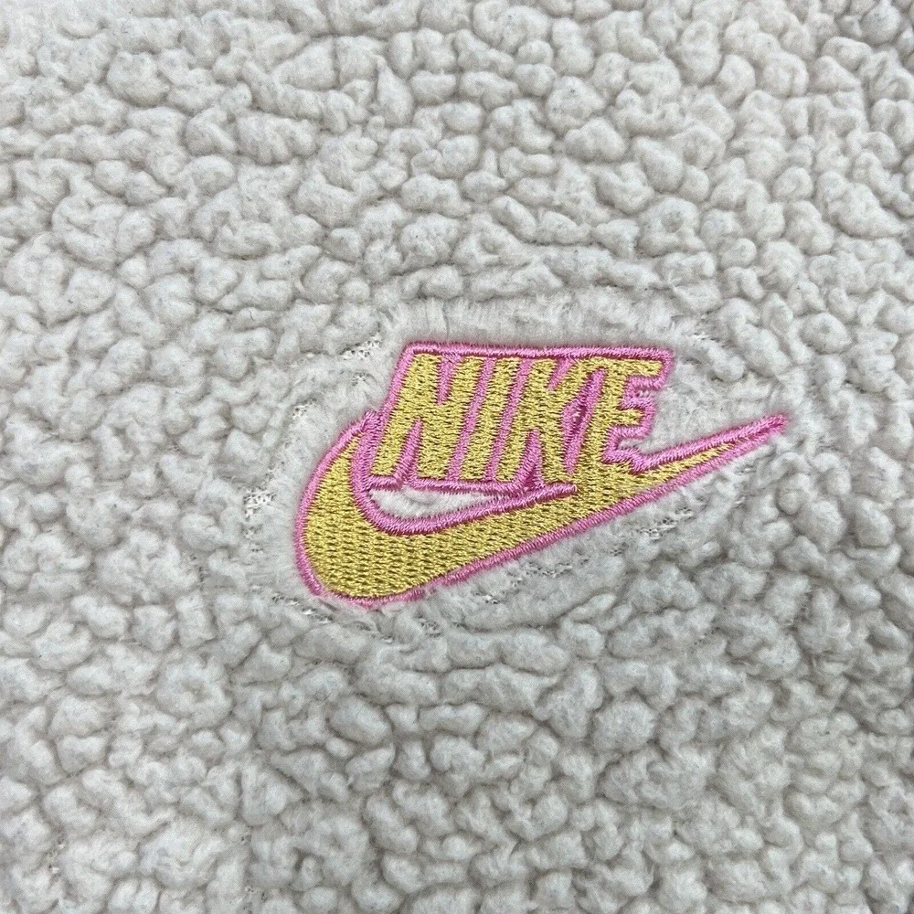 Nike kids Beige Sherpa Fleece Pullover Sweater Size 4-5 Embroidered Logo